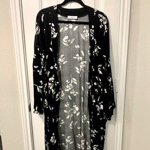 NWOT Carly Jean Los Angeles Kimono